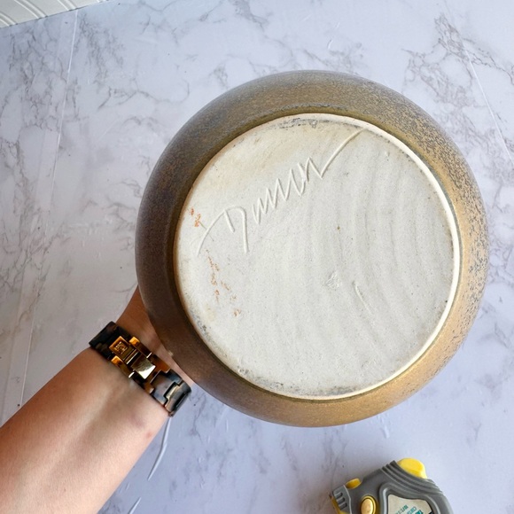 Organic Neutral Signed Dawn (?) Studio Pottery Vase - Picture 7 of 9